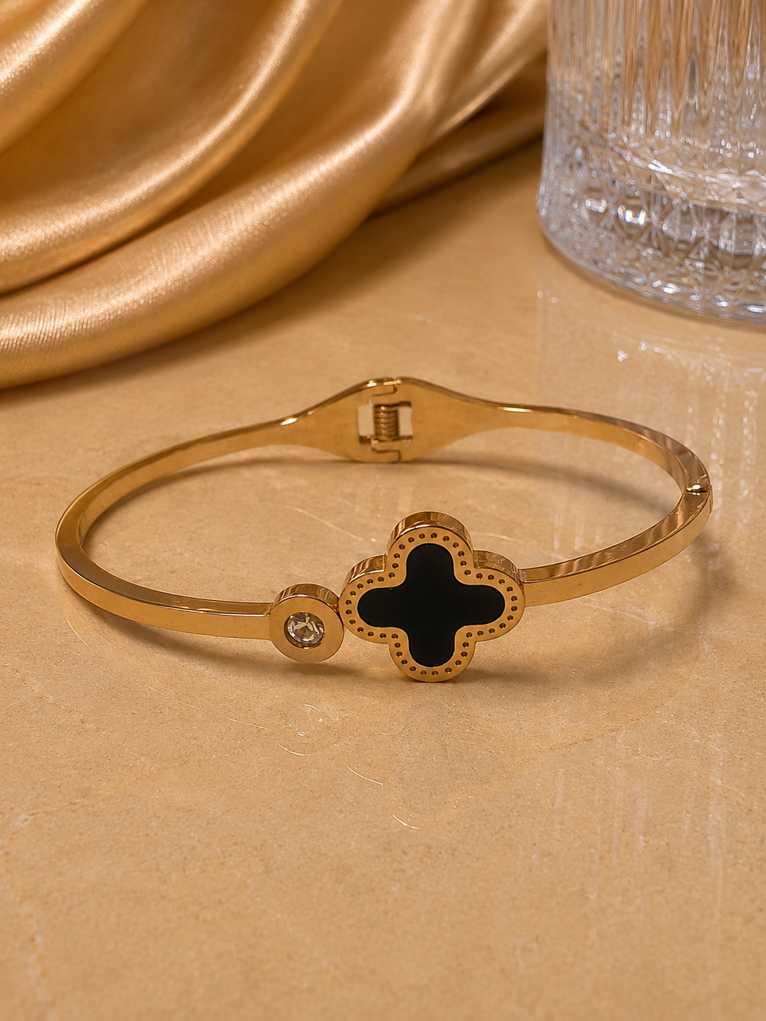 Rose Gold Black Clover Minimal Bangle Bracelet