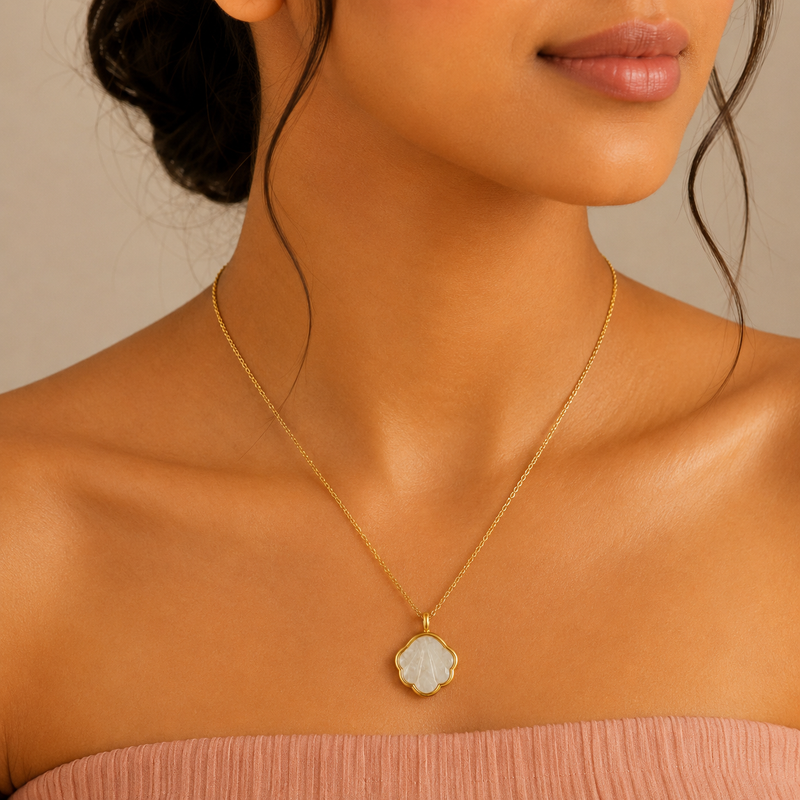 Mother of Pearl Clover Gold Pendant Necklace – Anti Tarnish Stainless Steel