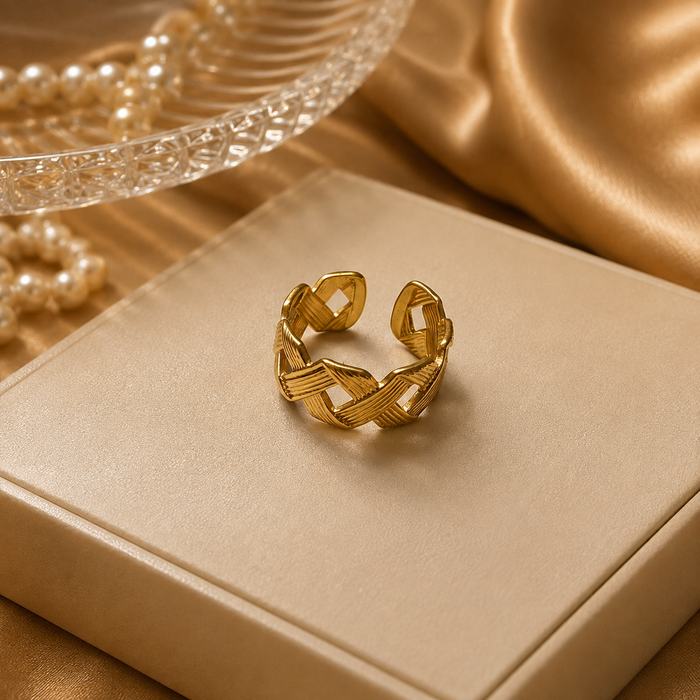 Luxe Woven Chain Gold Statement Ring for Women