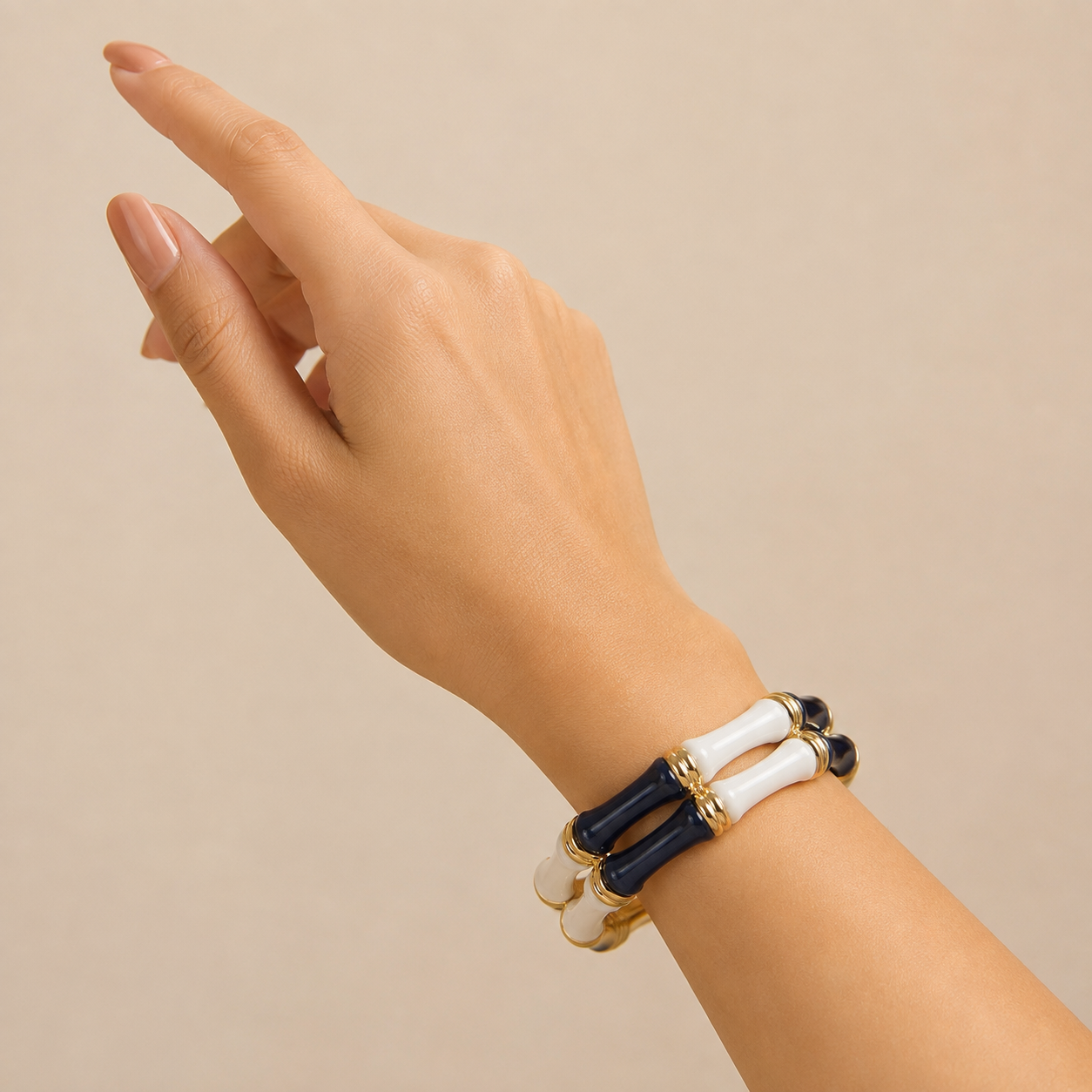 Luxe Bamboo Enamel Gold-Tone Bangle – Statement Hinged Bracelet