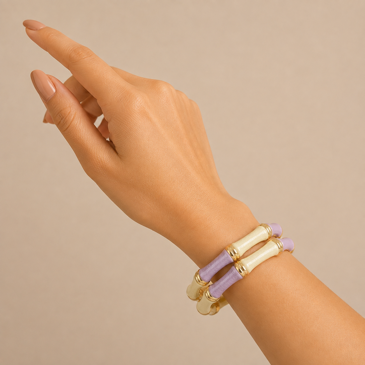 Luxe Bamboo Enamel Gold-Tone Bangle – Statement Hinged Bracelet