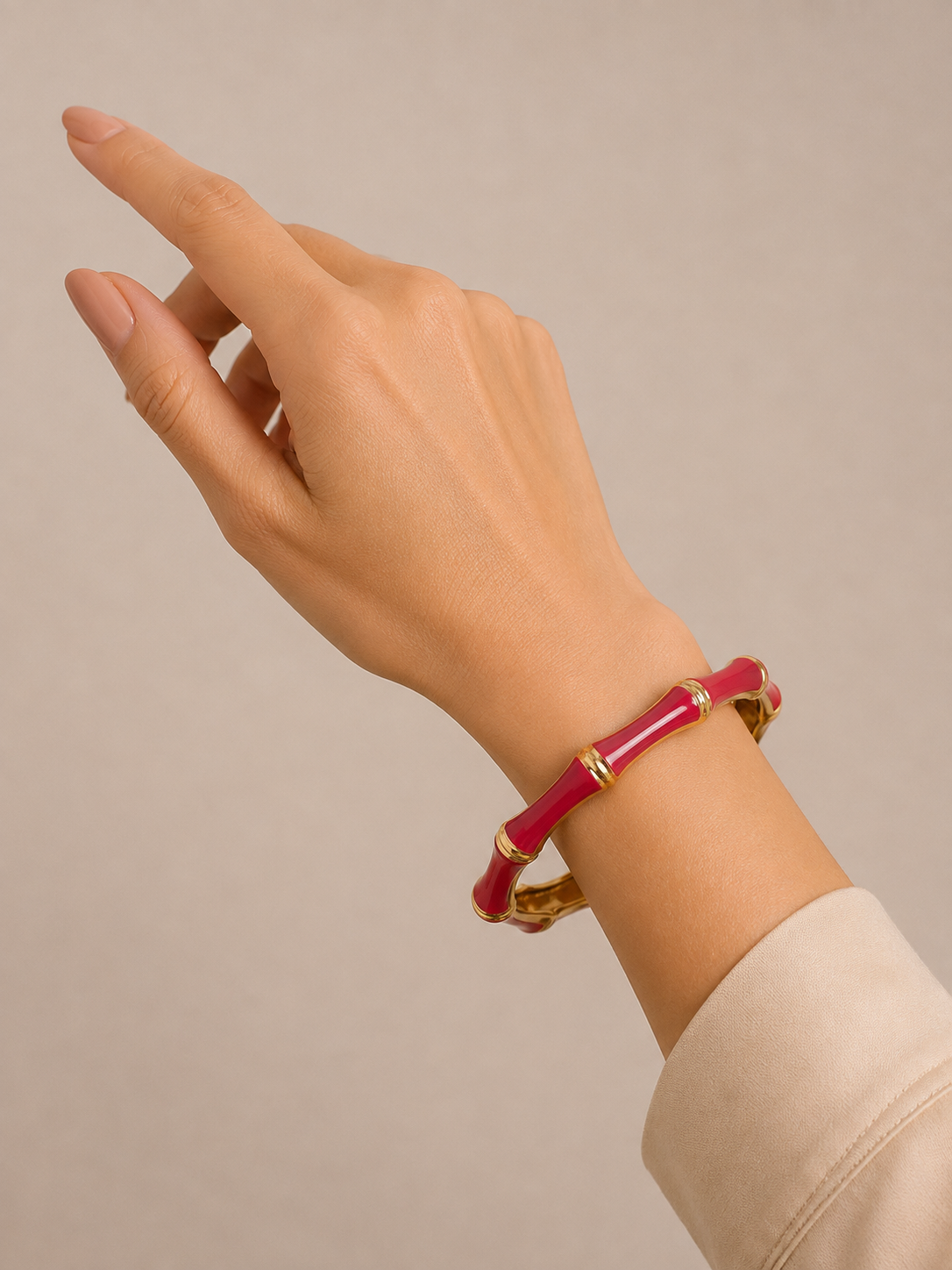 Luxe Bamboo Enamel Gold-Tone Bangle – Statement Hinged Bracelet