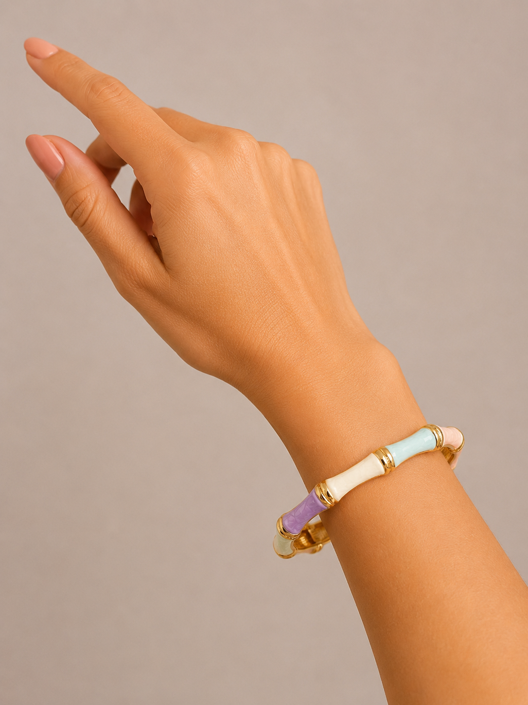 Luxe Bamboo Enamel Gold-Tone Bangle – Statement Hinged Bracelet