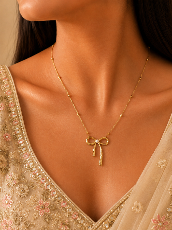 Élise Bow Pearl Necklace – 18K Gold Plated