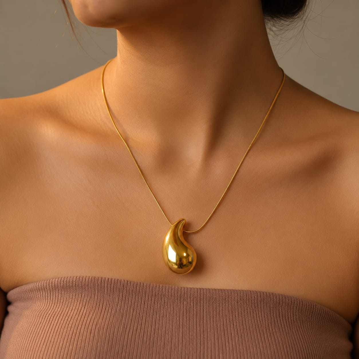 Auréa Sculpted Drop Pendant Necklace