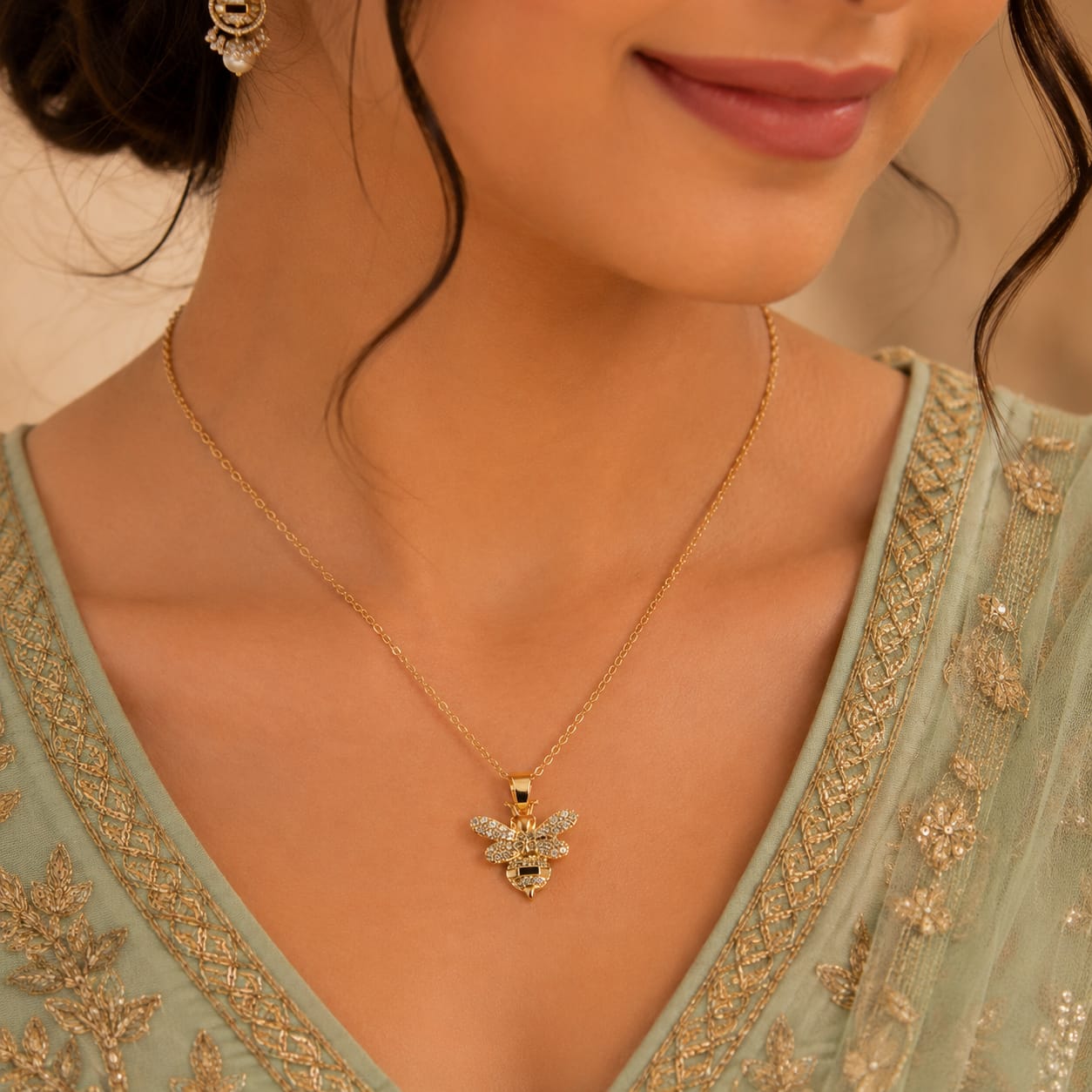 Bee Royale Pendant